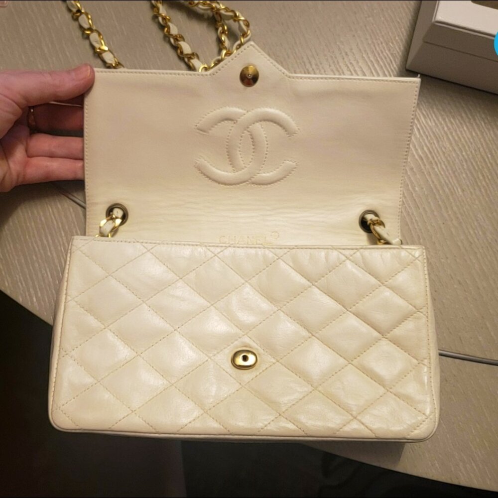 Chanel Vintage Interlocking CC White Leather Flap Bag Purse ✨🤍 - Picture 11 of 17